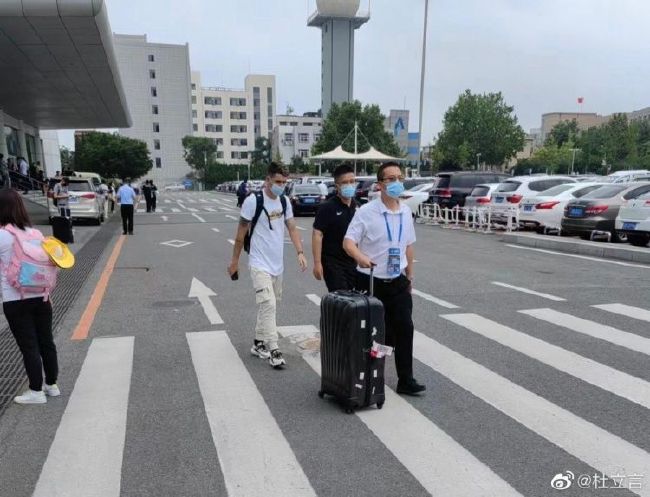 你叶辰不是装逼吗？不是认识洪五吗？不是把老子丢出窗外吗？现在，老子要你的命来了。